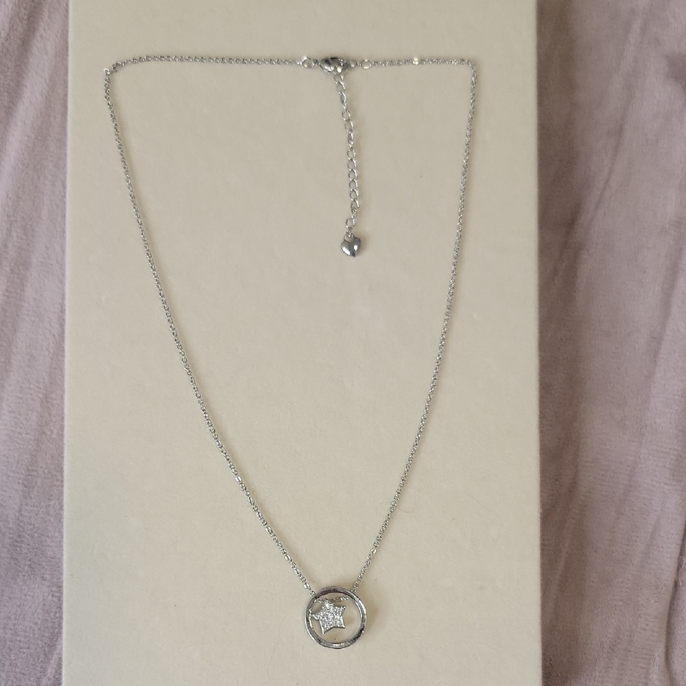 Chic Silver Necklace with Star Charm